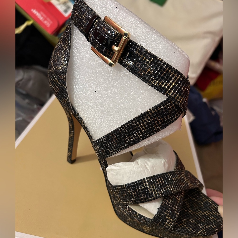 MICHAEL Michael Kors Black and Gold Textured Heels